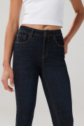 Jean jegging tiro alto azul intenso ceñido con bolsillos