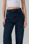 Jean 90´S azul oscuro bota recta con tiro alto y fit holgado