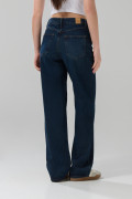 Jean 90´S azul oscuro bota recta con tiro alto y fit holgado