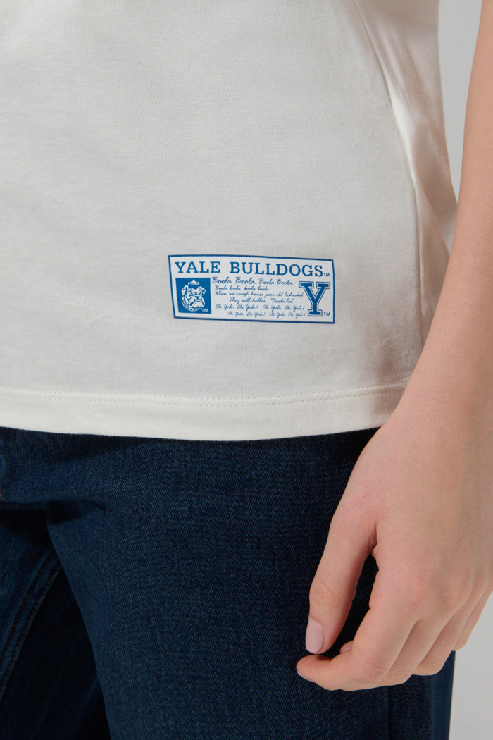 Camiseta de Snoopy & Yale crema con cuello redondo