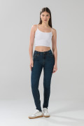 Jean azul oscuro push up tiro alto con pretina sencilla