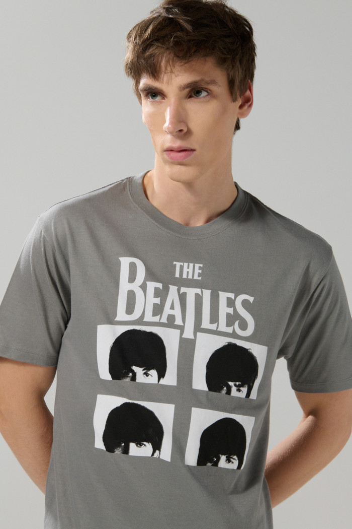 Camiseta manga corta gris intensa con arte de The Beatles