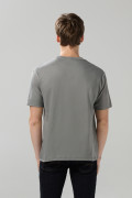 Camiseta manga corta gris intensa con arte de The Beatles