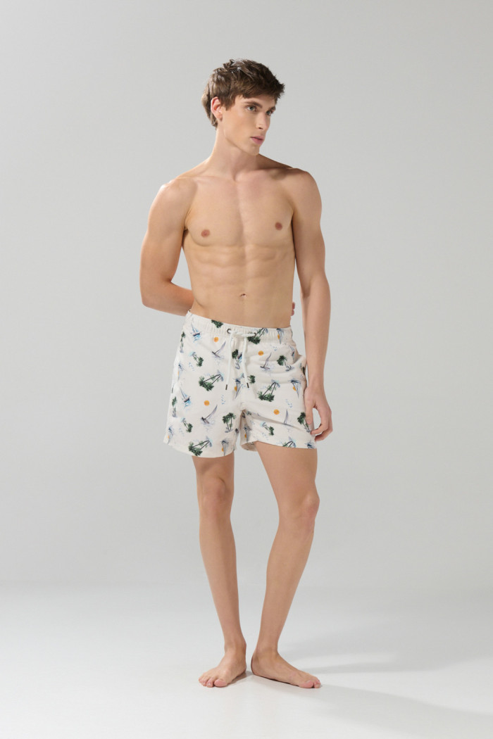 Bermuda playera crema tiro bajo con estampados continuos
