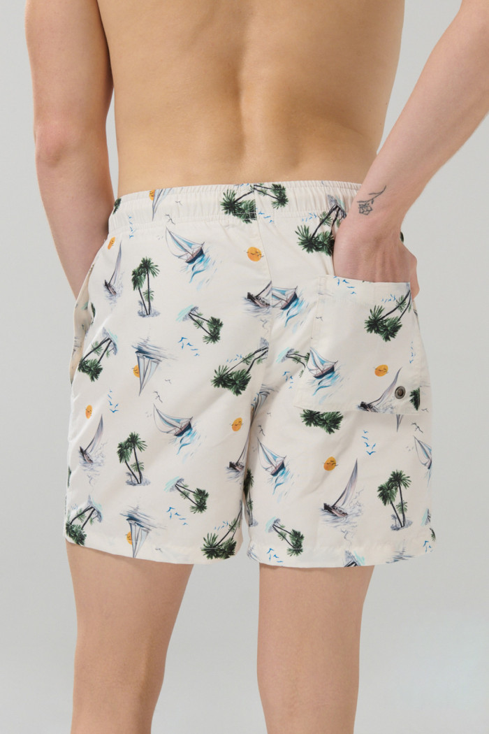Bermuda playera crema tiro bajo con estampados continuos