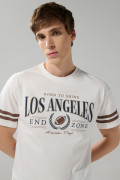 Camiseta college crema en algodón con cuello redondo
