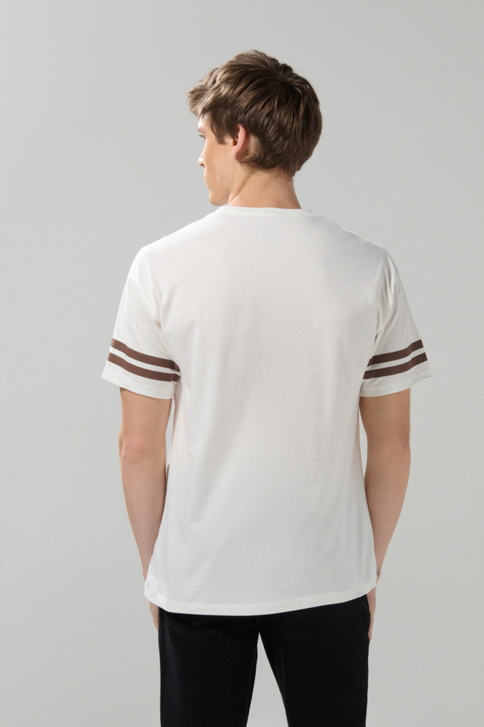 Camiseta college crema en algodón con cuello redondo