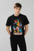 Camiseta cuello redondo negra con arte de Mickey