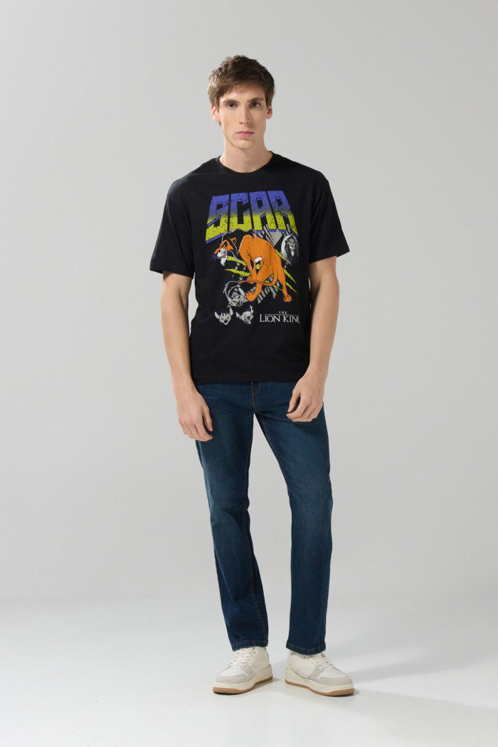 Camiseta del Rey León negra con manga corta