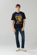 Camiseta del Rey León negra con manga corta