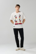 Camiseta crema clara oversize manga corta con arte de Mickey
