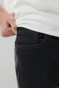 Jean ceñido gris oscuro slim con tiro bajo y bolsillos