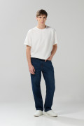 Jean azul oscuro baggy con bota ancha, bolsillos y tiro medio
