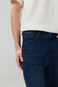 Jean azul oscuro baggy con bota ancha, bolsillos y tiro medio