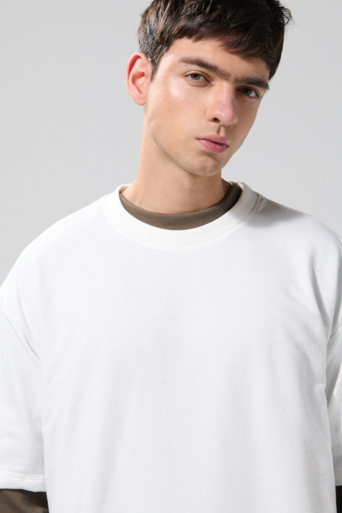 Camiseta en tela gruesa crema manga corta oversize