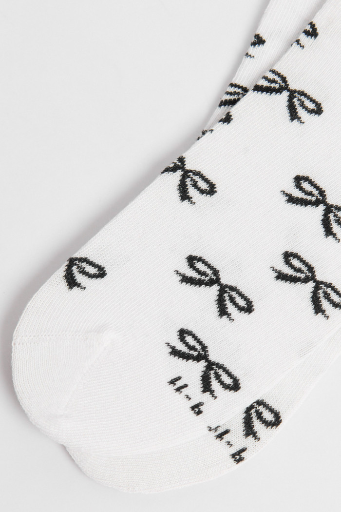 Medias unicolores tobilleras con diseño de moños