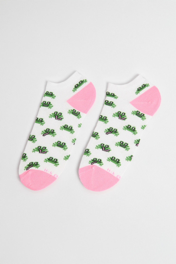 Medias unicolores tobilleras con diseños de ranas verdes y contrastes