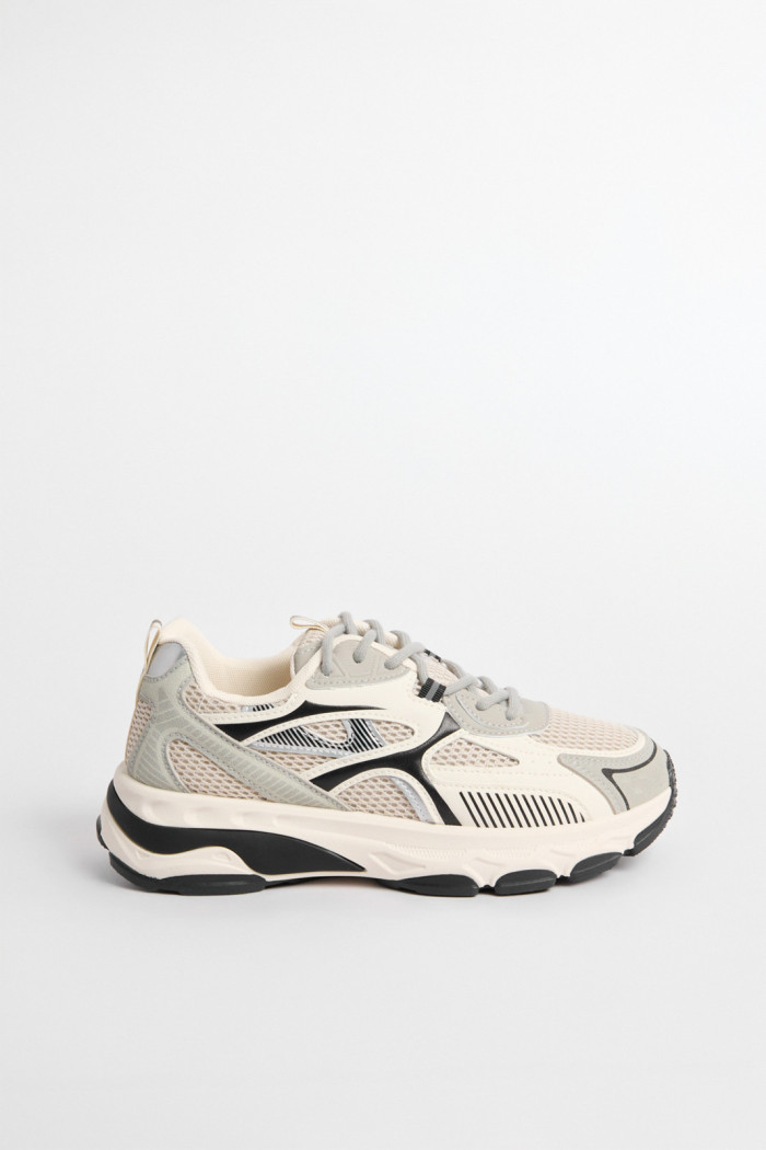 Tenis de plataforma kakis claros con cortes en contraste