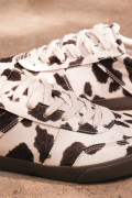 Tenis casuales cremas claros con diseños de vaca