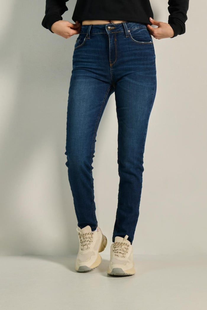 Jean jegging azul oscuro ajustado con tiro alto y bolsillos