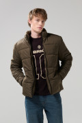 Chaqueta acolchada cuello alto unicolor con costuras