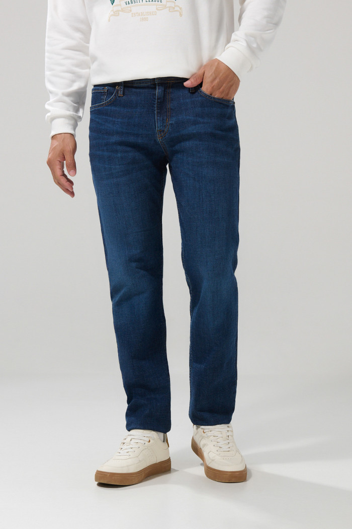 Jean tiro bajo slim azul oscuro 5 bolsillos con desgastes