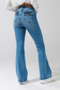 Jean tiro medio flare azul con bolsillos y bota ancha