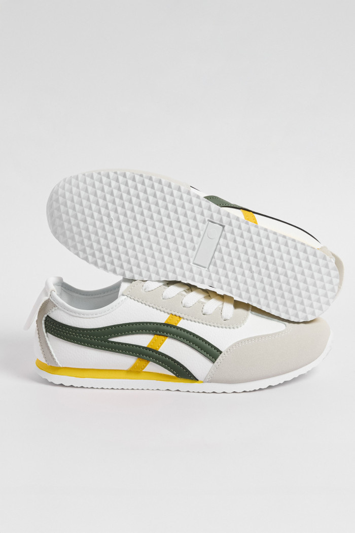 Tenis casuales cremas con rayas verdes y amarillas