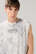 Camiseta oversize manga sisa unicolor con arte celestial
