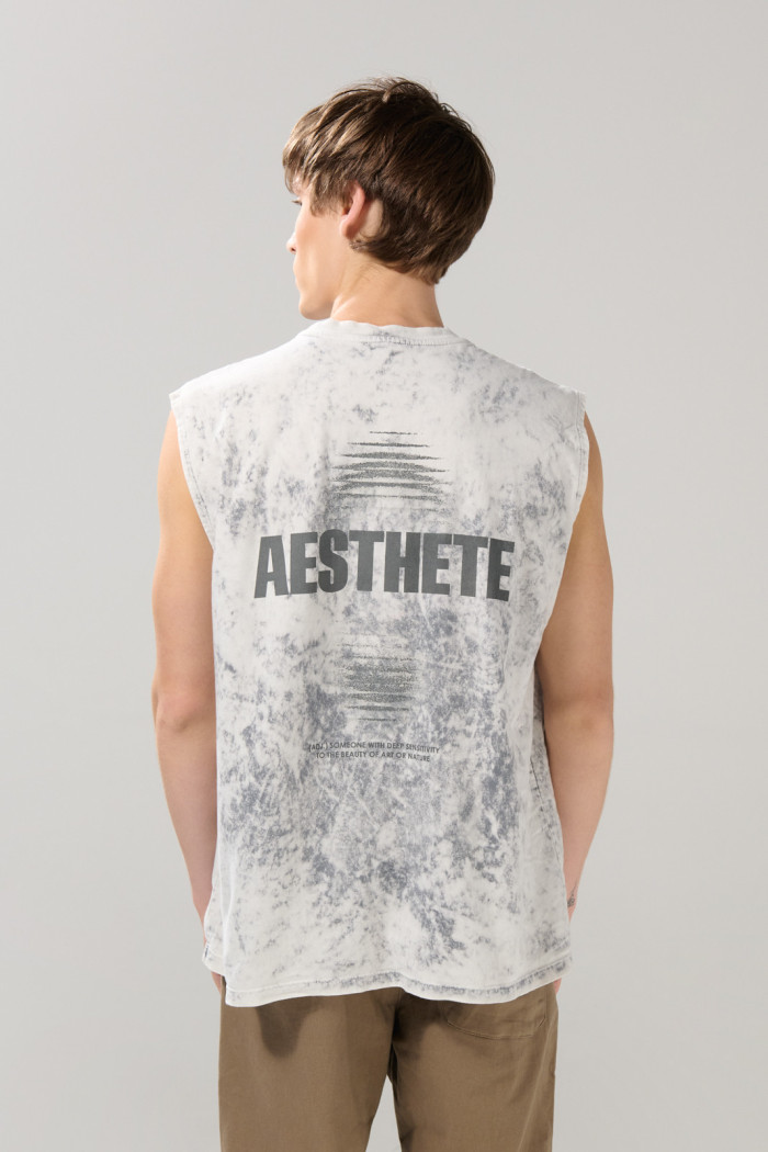 Camiseta oversize manga sisa unicolor con arte celestial