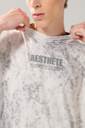 Camiseta oversize manga sisa unicolor con arte celestial
