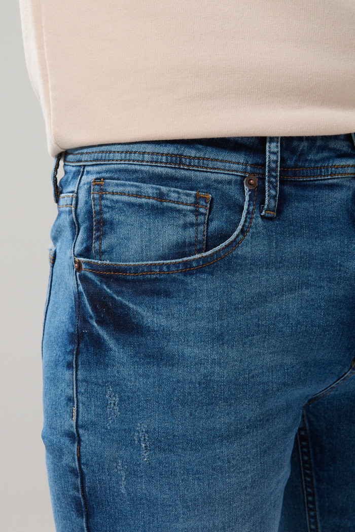 Jean slim 5 bolsillos azul medio con tiro bajo