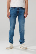 Jean tiro bajo slim azul medio ajustado con bolsillos