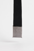 Cinturón tipo reata negro con hebilla rectangular