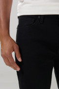 Jean negro straight leg tiro bajo con bota recta y cremallera