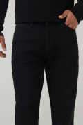 Jean negro straight leg bota recta con bolsillos y tiro bajo