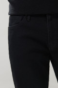 Jean negro straight leg bota recta con bolsillos y tiro bajo