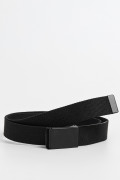Cinturón tipo reata negro con hebilla metálica rectangular