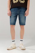 Bermuda slim azul oscura de jean con bolsillos y tiro bajo