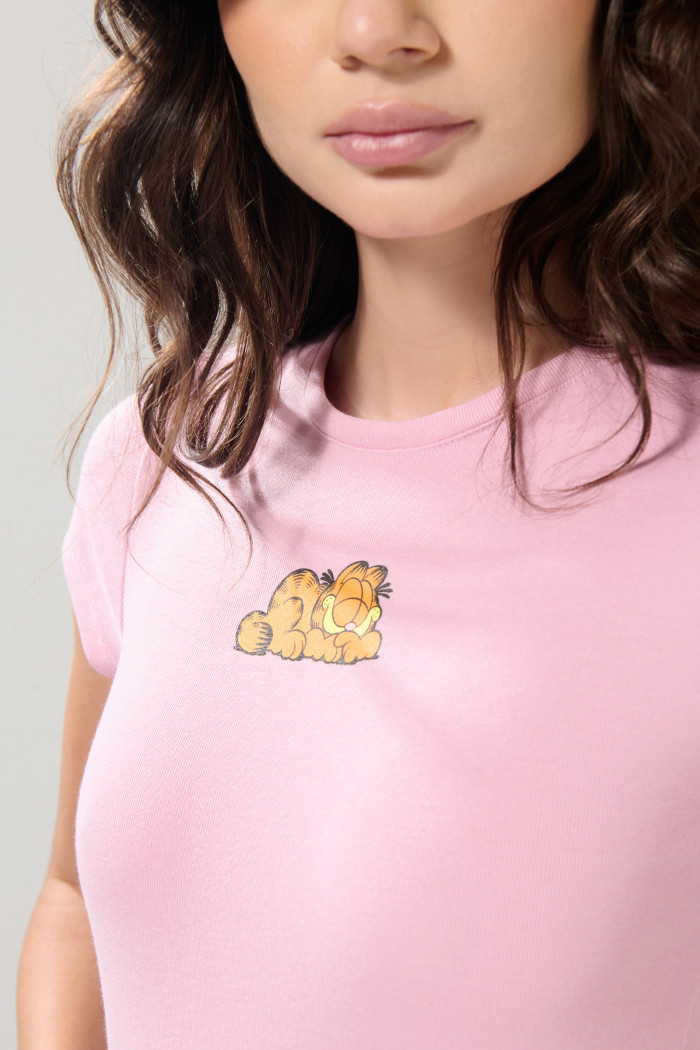 Camiseta rosada clara de Garfield acanalada manga corta