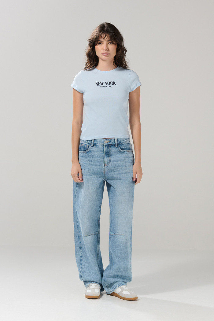 Camiseta azul clara acanalada manga corta college