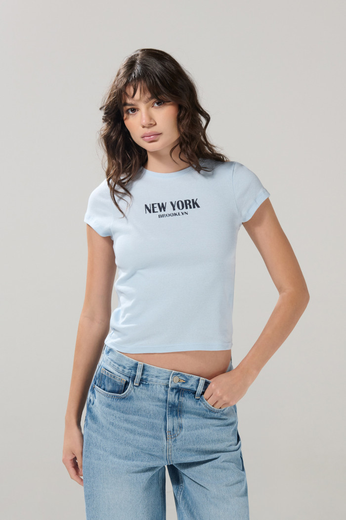 Camiseta azul clara acanalada manga corta college