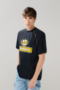 Camiseta oversize azul con manga ranglan y diseño college