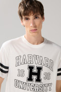 Camiseta crema cuello redondo con diseño de Harvard