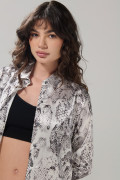 Blusa manga larga crema clara con estampado animal print