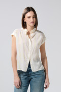 Blusa unicolor a rayas con hombro rodado y manga corta