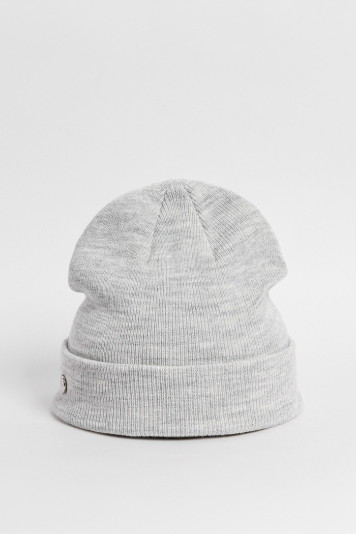 Gorro unicolor tejido con texturas de canal