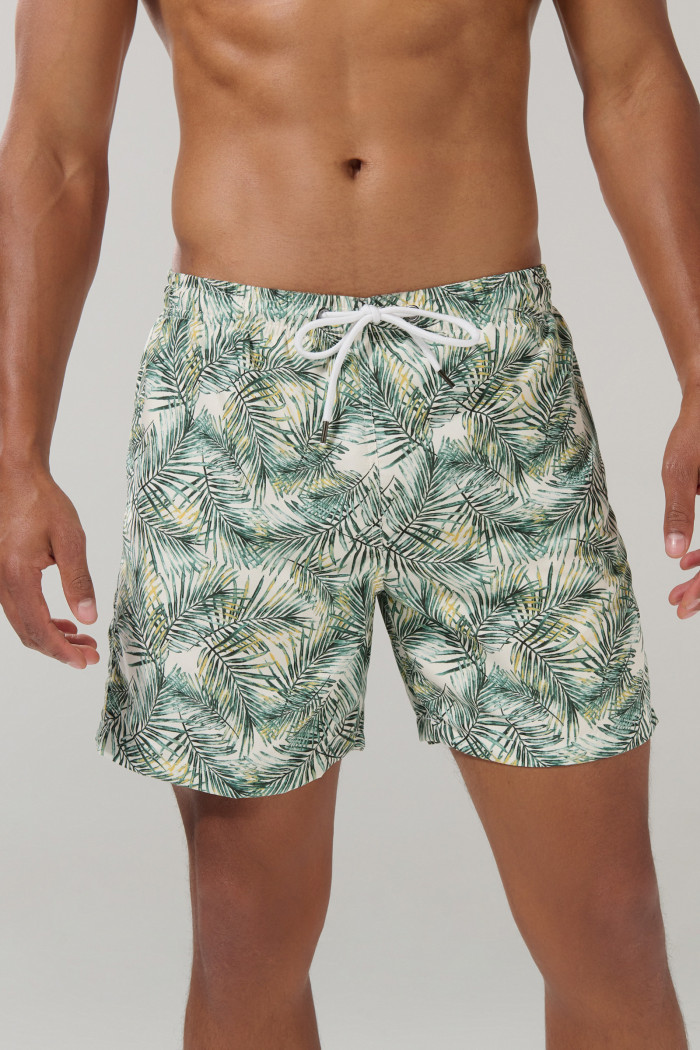 Bermuda crema clara playera con diseños y tiro bajo
