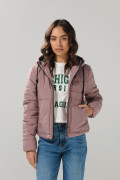Chaqueta unicolor acolchada con costuras y capota
