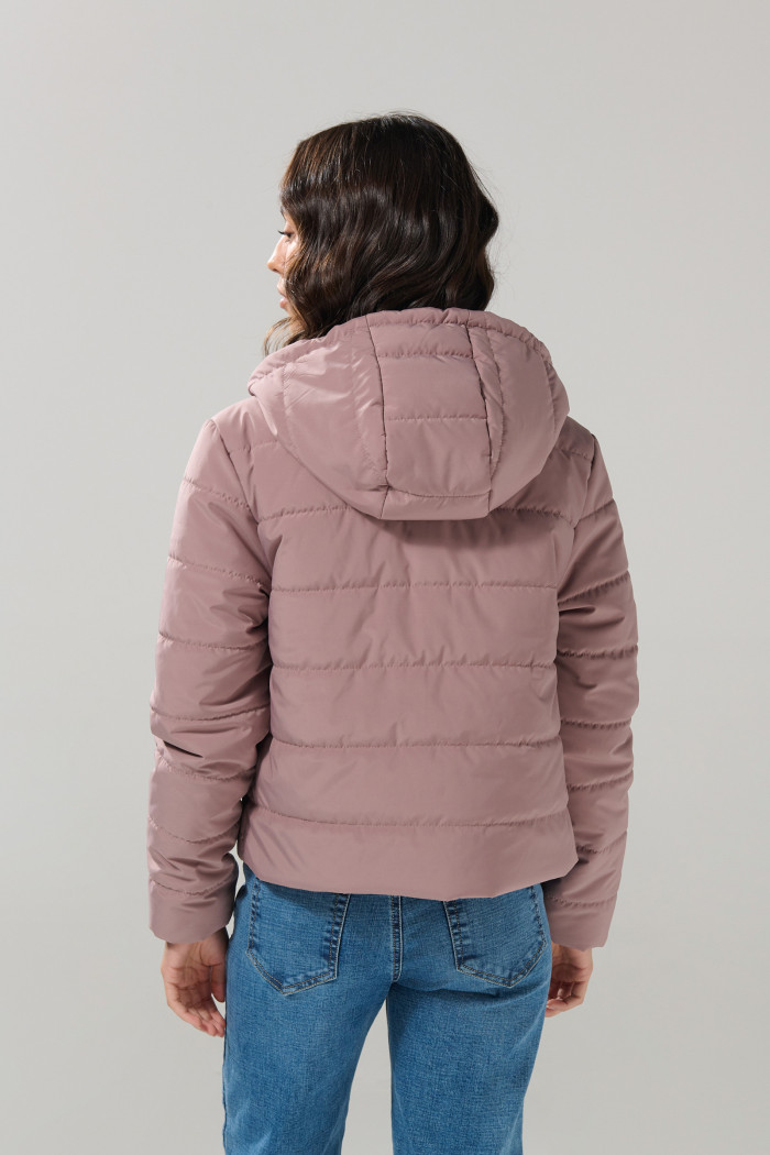 Chaqueta unicolor acolchada con costuras y capota